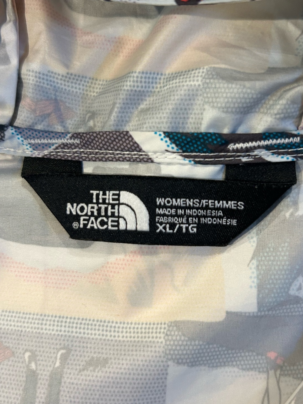 The North Face Women's Flyweight Windbreaker - Picture 10 of 12